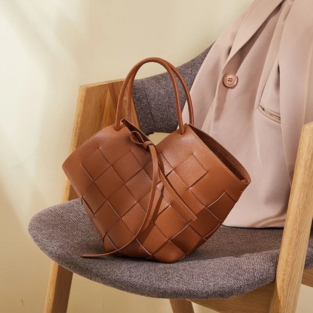 Stilaré Sasha Leather Bucket Bag - Stilaré